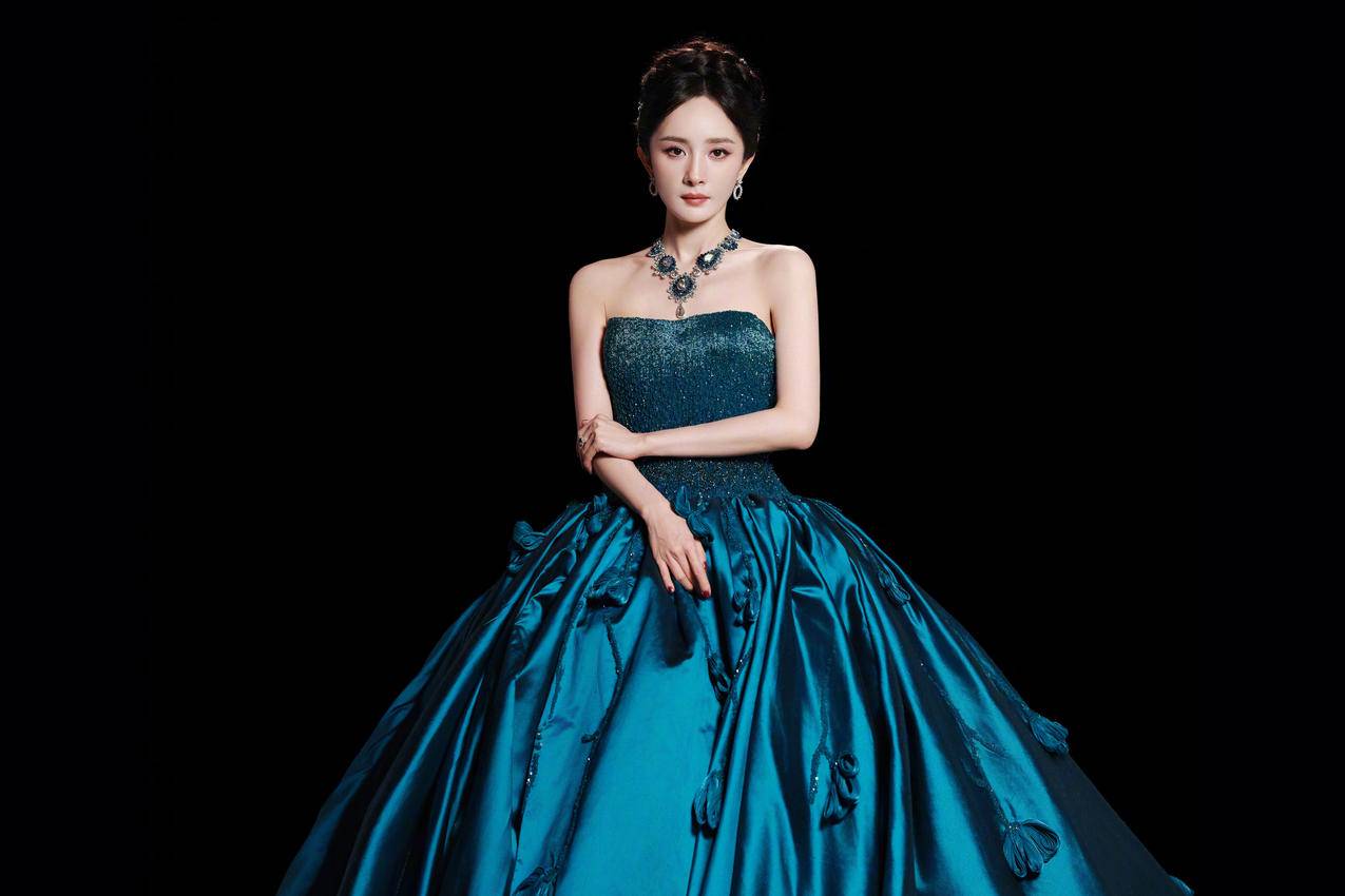 杨幂 蓝色长礼服裙子高清美女4k壁纸图片3840x2560
