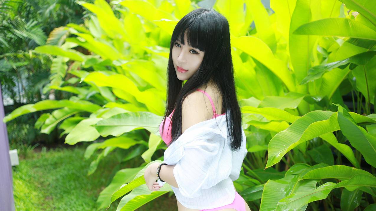 八宝icey长发美女模特户外写真4k壁纸