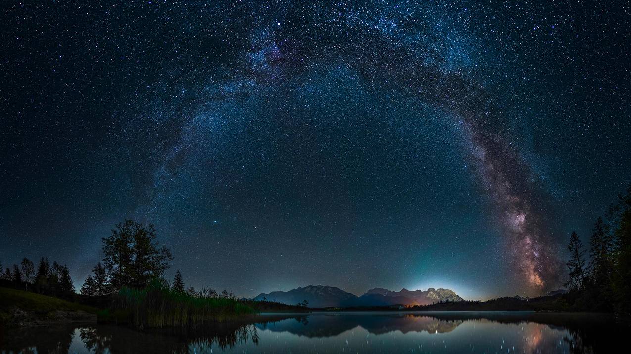 自然风景 天空 银河系 星空 湖泊 树木 草地 倒影 山脉 夜晚 4k高清壁纸