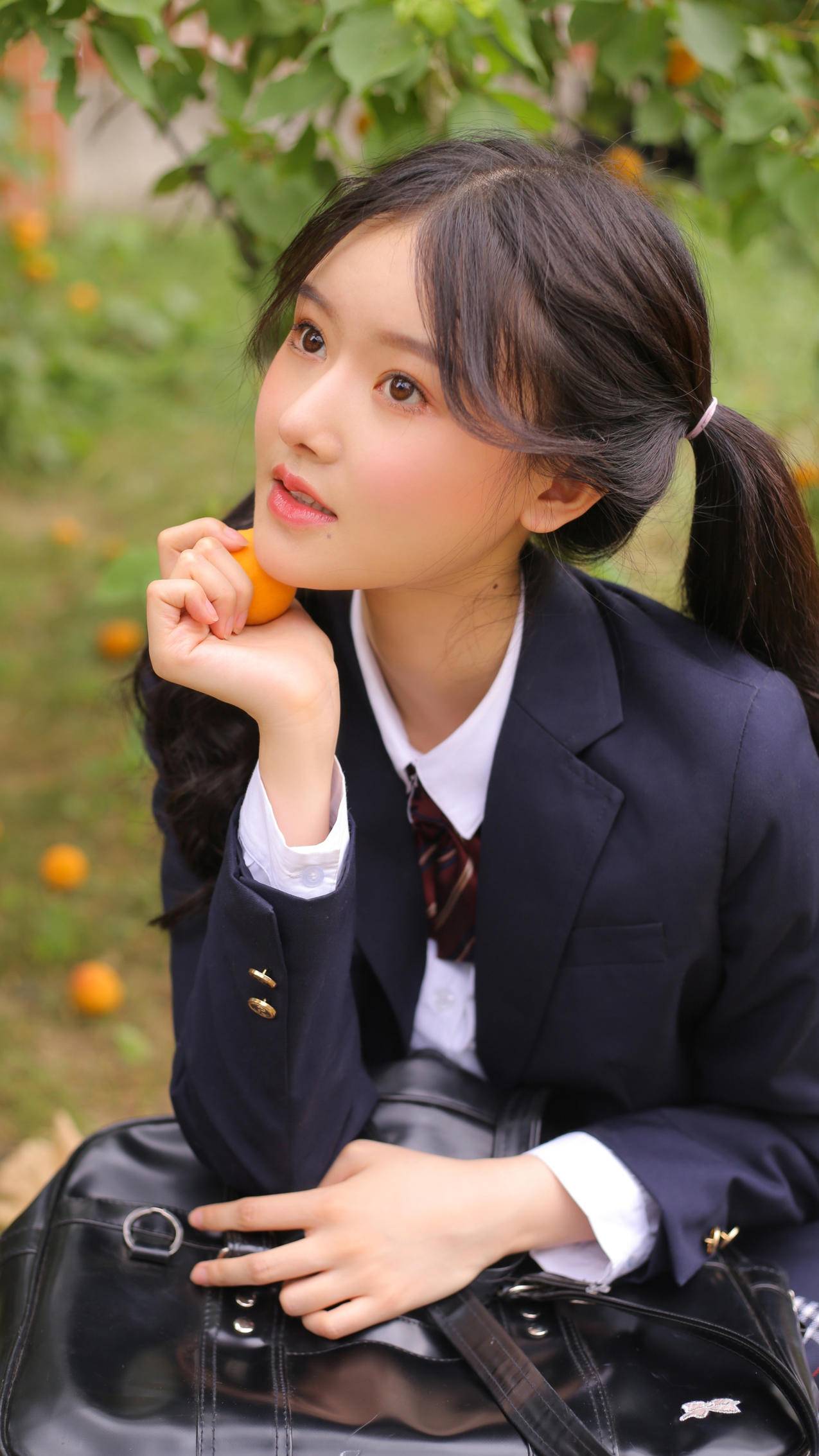 学生 制服 户外 公园 可爱 小姐姐 美女 4k电脑壁纸 4K手机壁纸