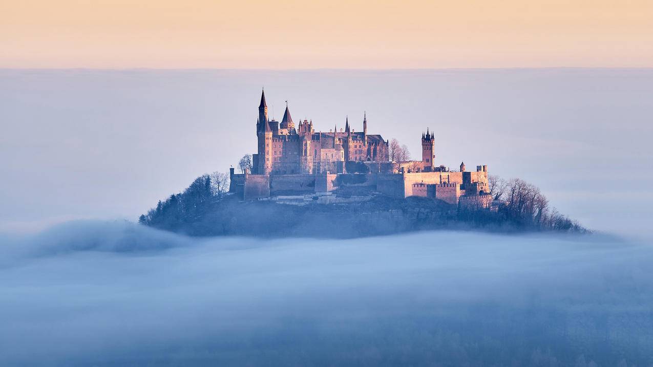 云层 天空 城堡 4K高清风景壁纸