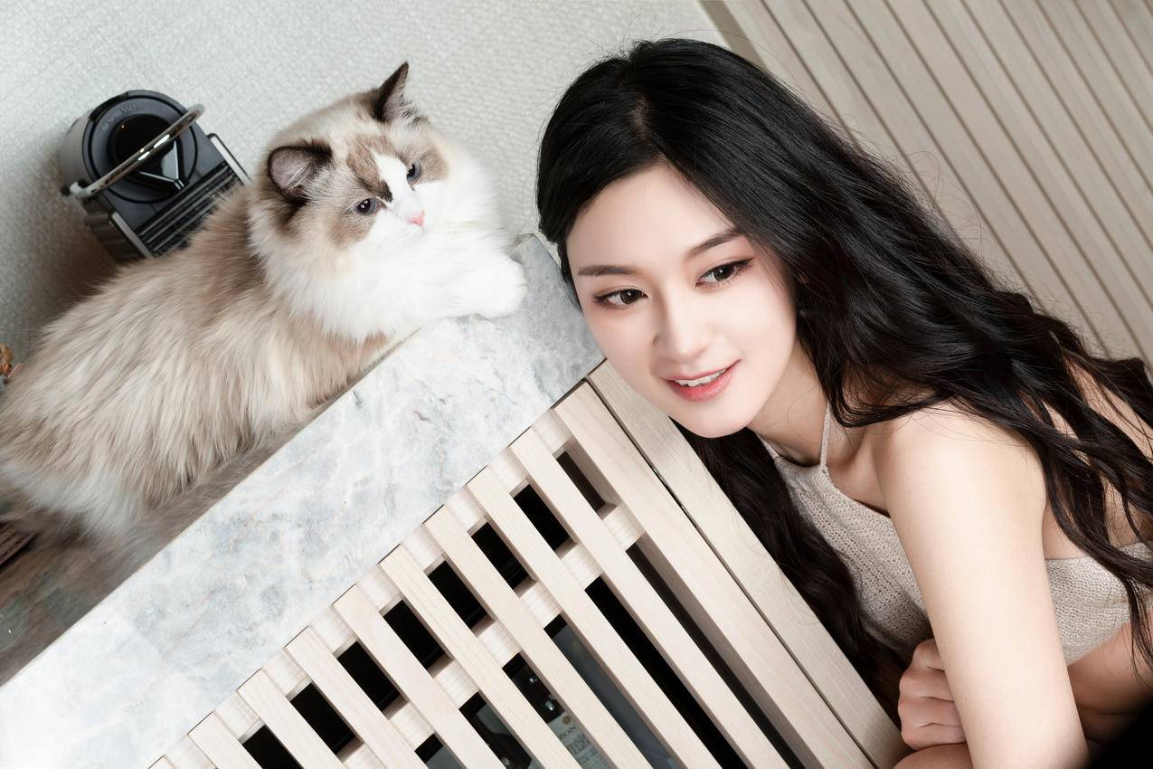 克拉女神 高清 美女 汤怡 猫 4K美女壁纸