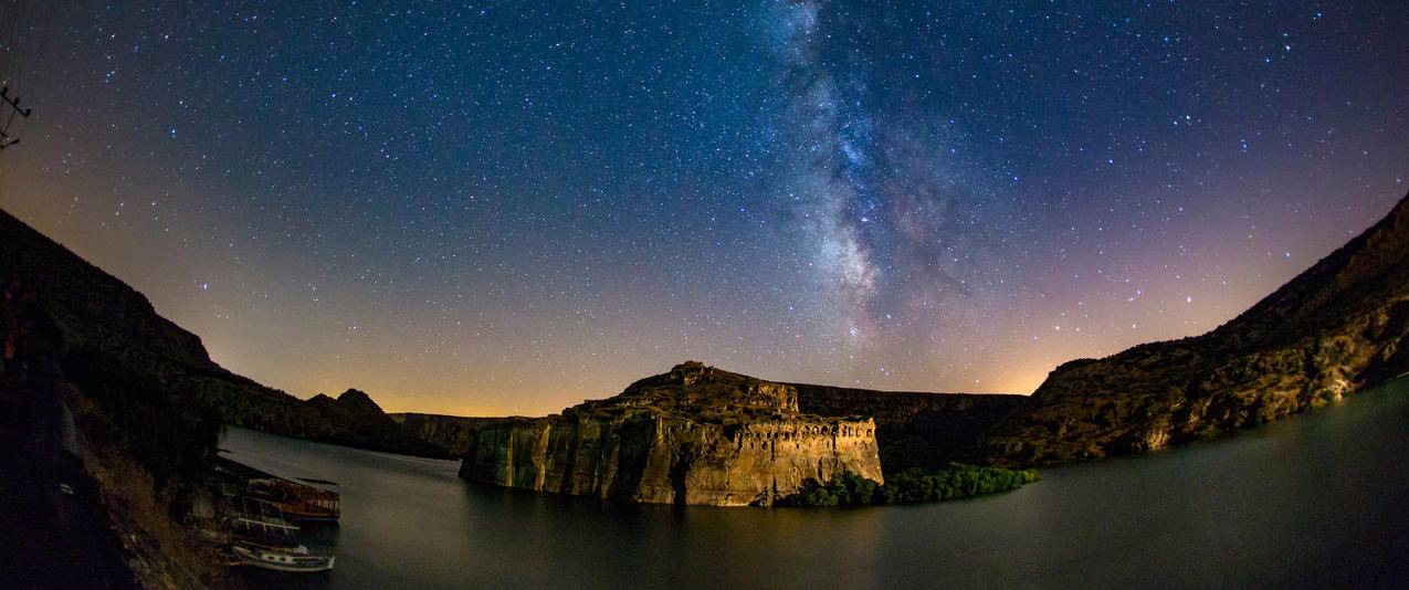 银河系星空河流风景带鱼屏壁纸