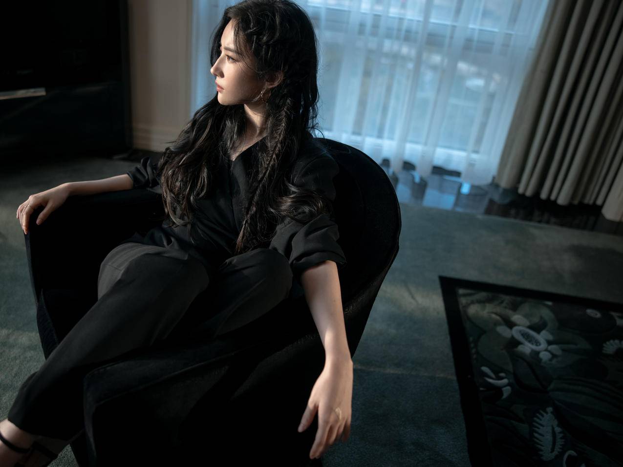 高颜值美女 刘亦菲 黑色衣服 平板美女壁纸