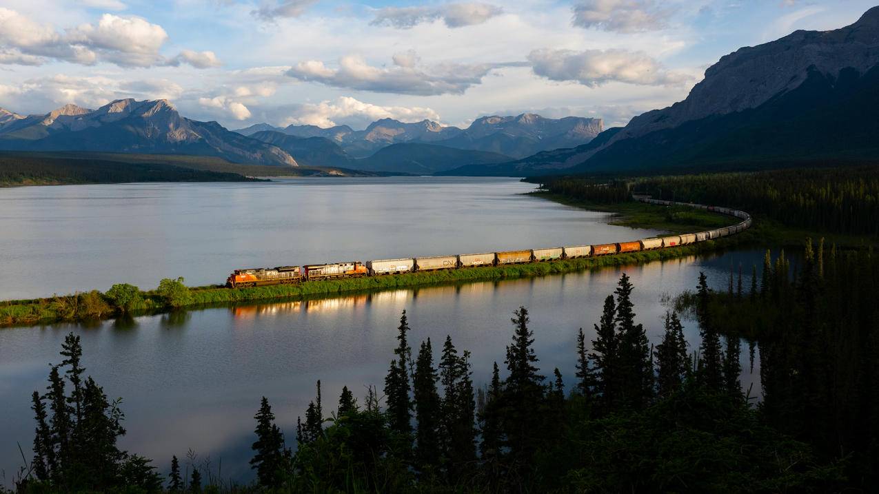 自然,风景, 山脉 湖水 树木森林 列车 4k风景壁纸
