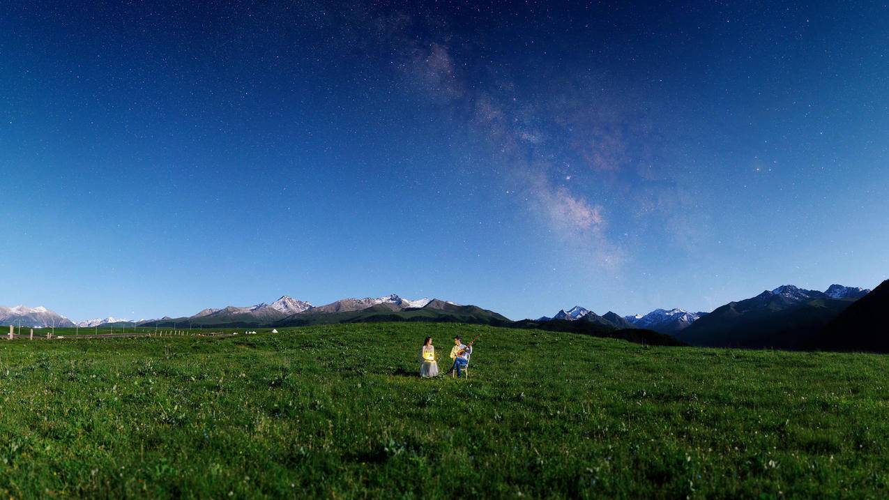 星空 情侣 风景 4k 壁纸