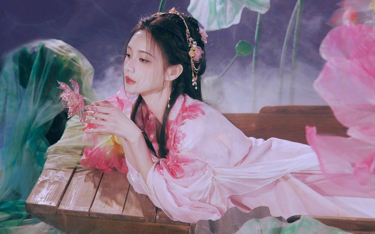 李一桐 荷花 古风 4K美女壁纸3840x2400