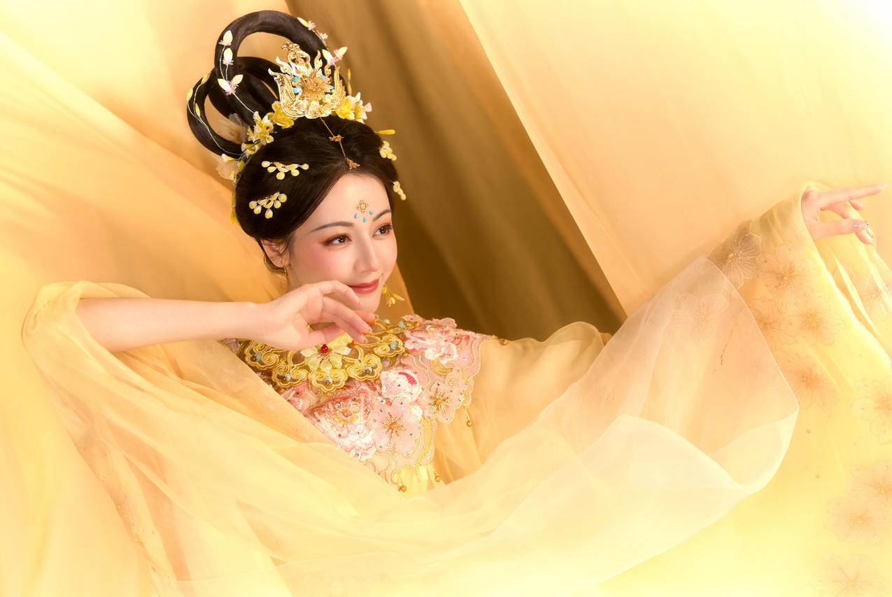 迪丽热巴中秋天女散花4k壁纸