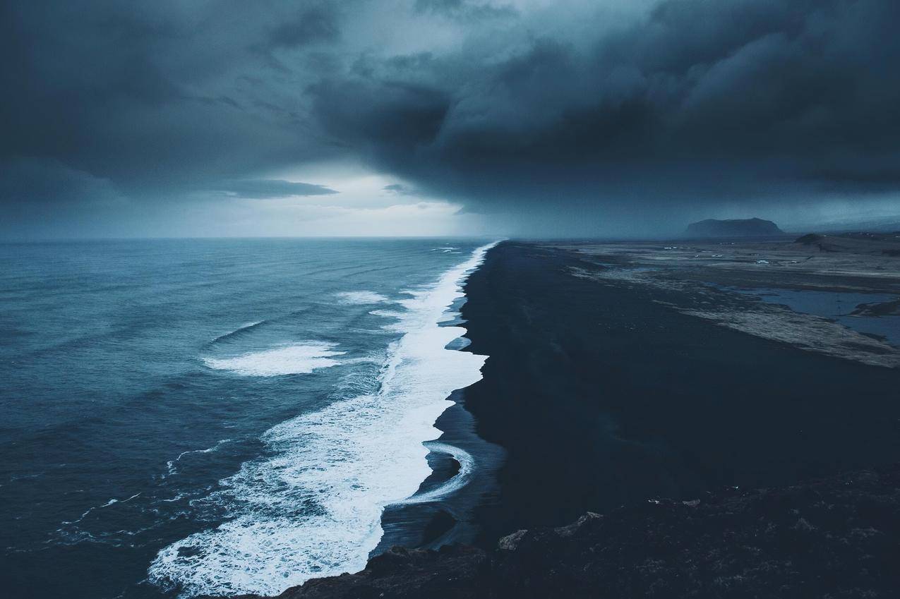 大海风景 海滩 海浪 天空 云 黑白风景4K壁纸