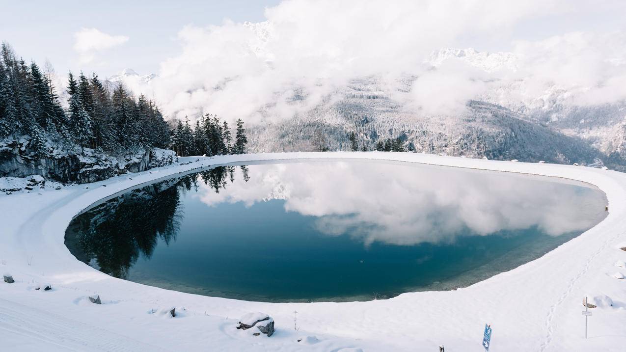 风景湖泊雪景雪地4k高清壁纸