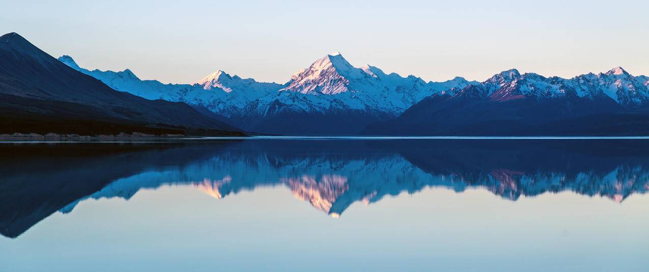 高山湖泊风景带鱼屏壁纸