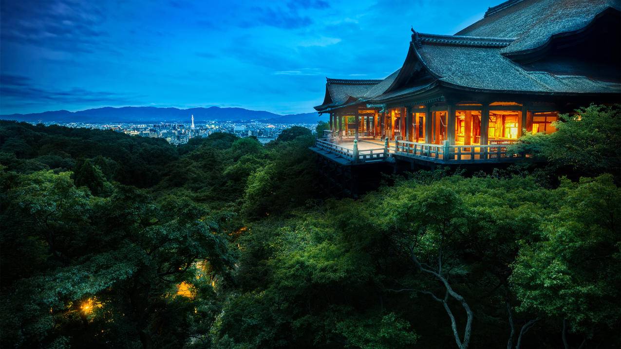 日本 京都的树梢寺庙 4k风景高清壁纸