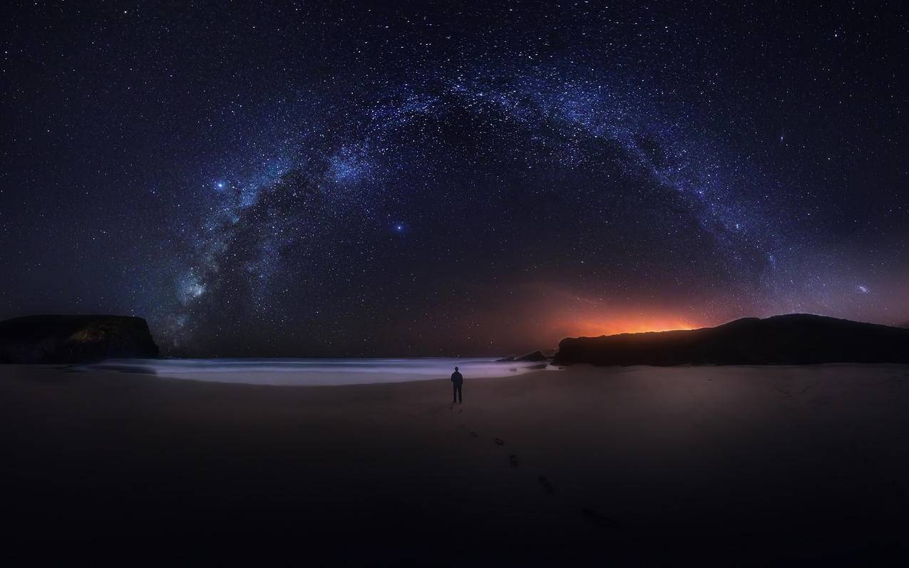 海边 沙滩 一个人的星空风景2560*1600高清壁纸