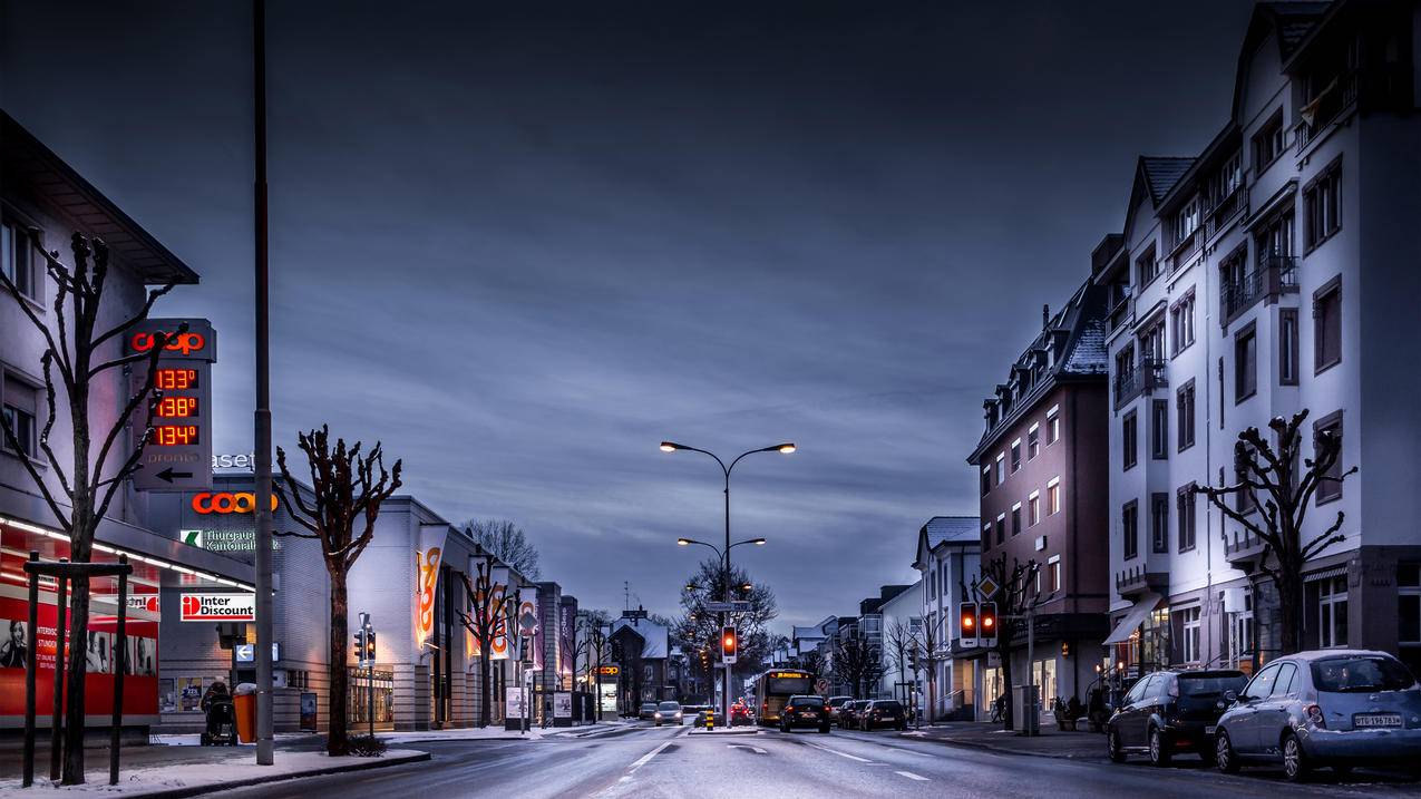 瑞士 晚上 道路 城市 冬天 房子 4K风景高清壁纸