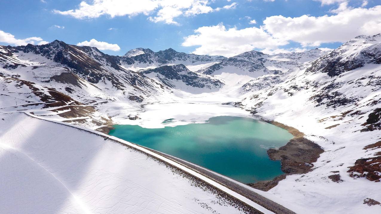 风景湖泊冰天雪地4k壁纸