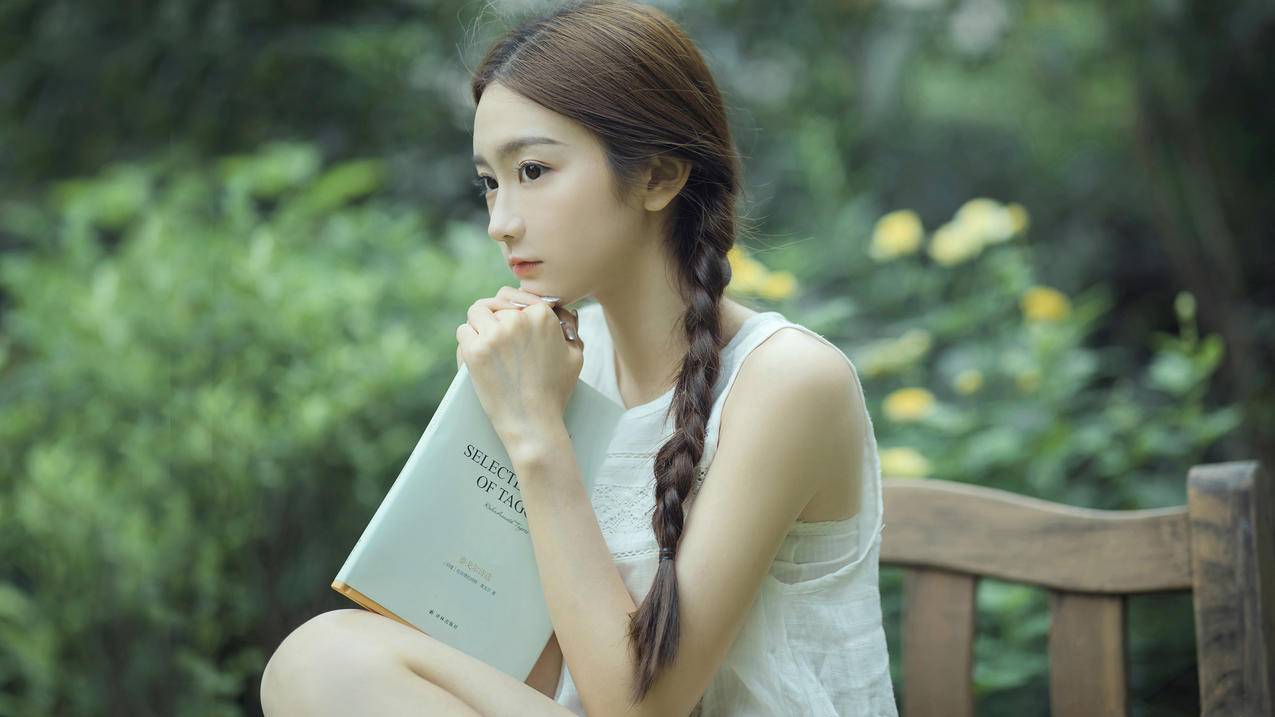 麻花辫 户外 美女 4k电脑壁纸