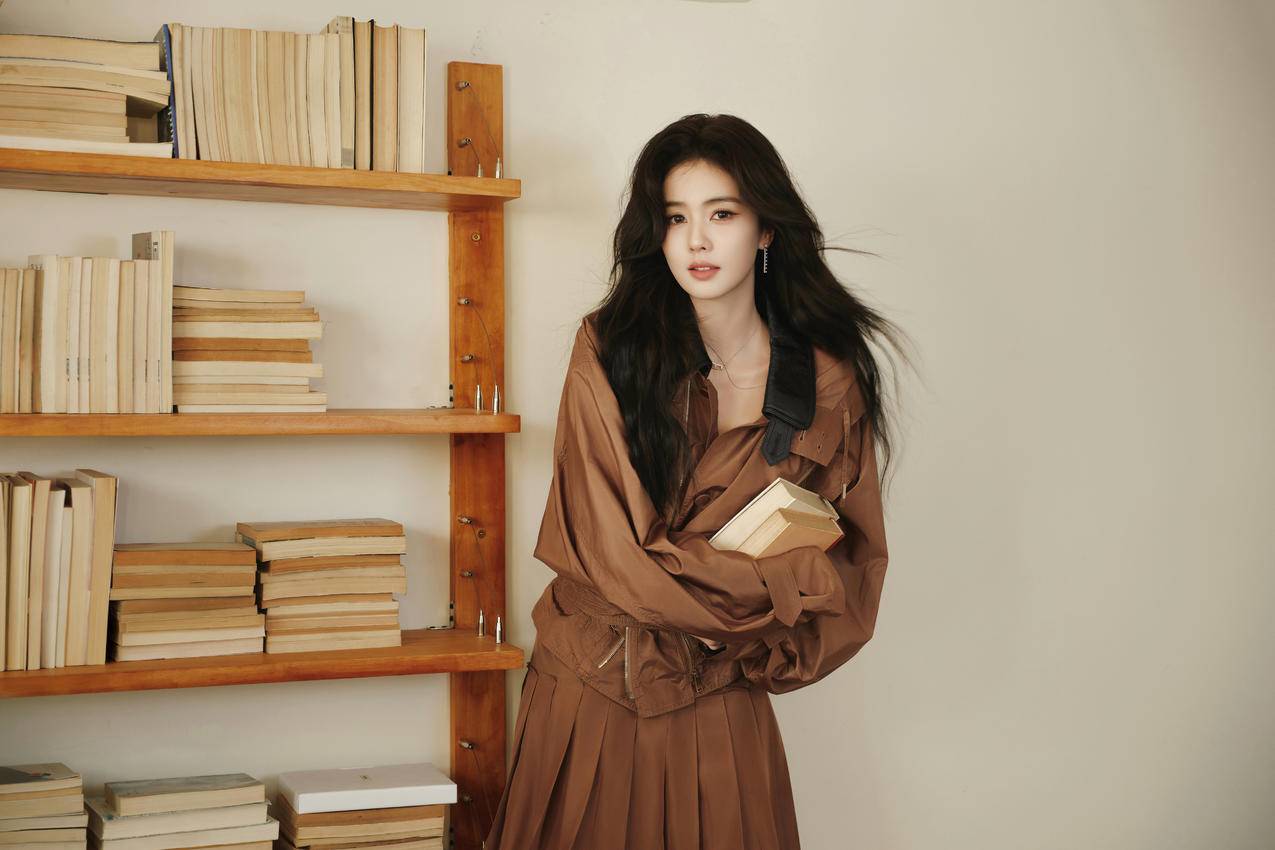 白鹿 棕色套装 5K美女壁纸