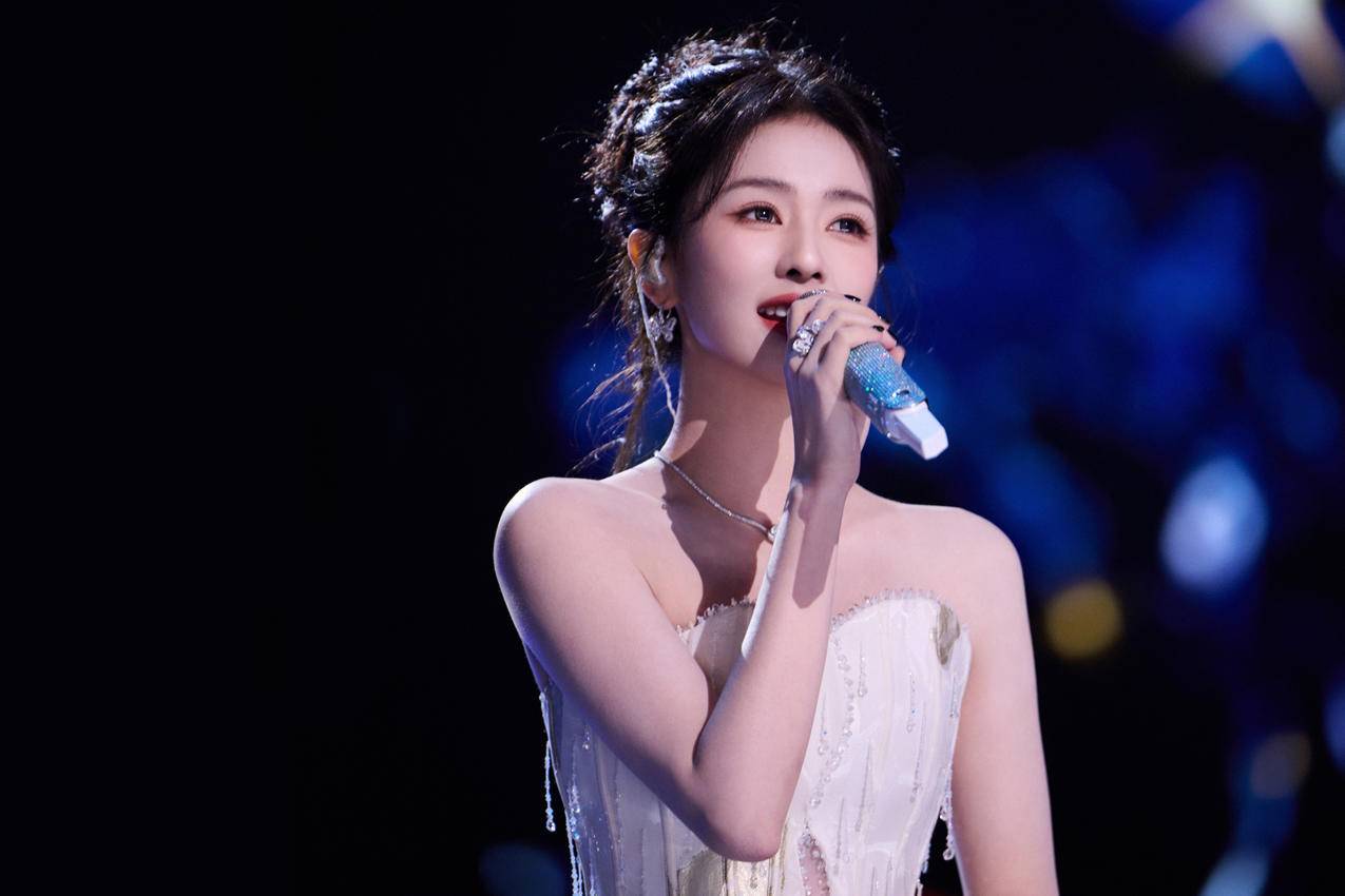 白鹿 白色裙子 唱歌 4k美女壁纸3840x2560