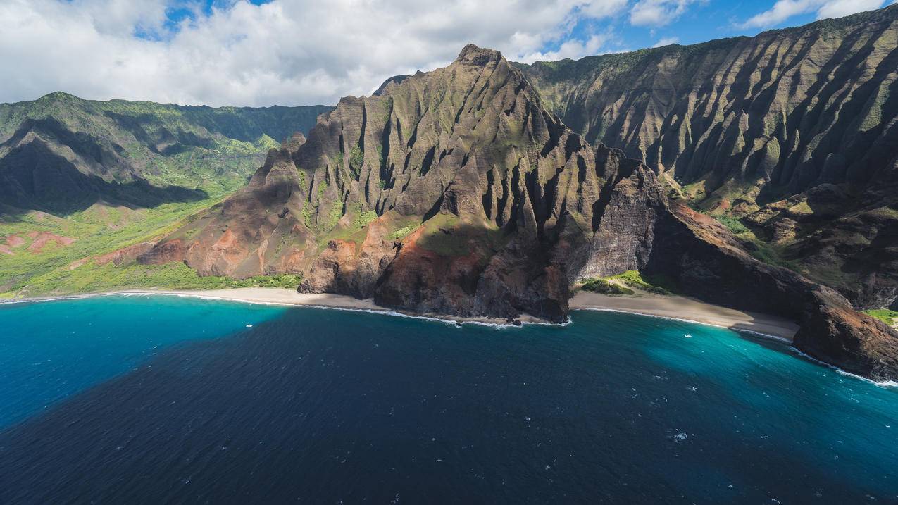 风景海岸线大海山脉4k壁纸
