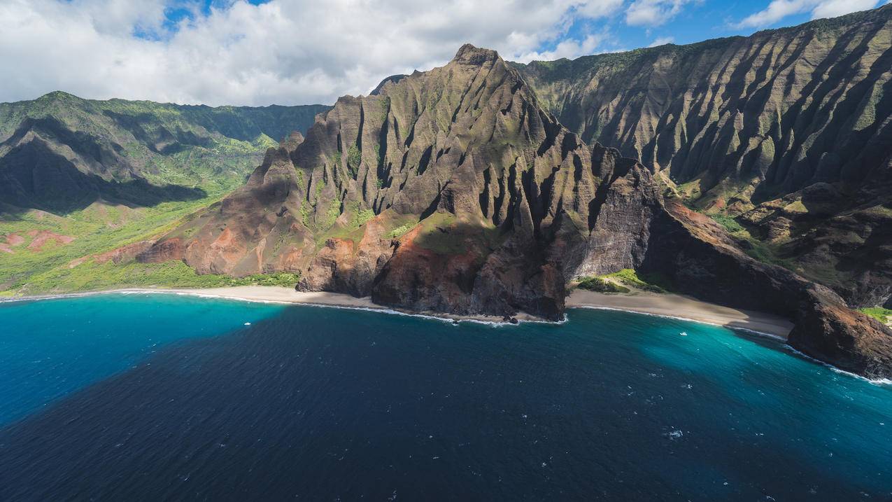 风景海岸线大海山脉4k壁纸