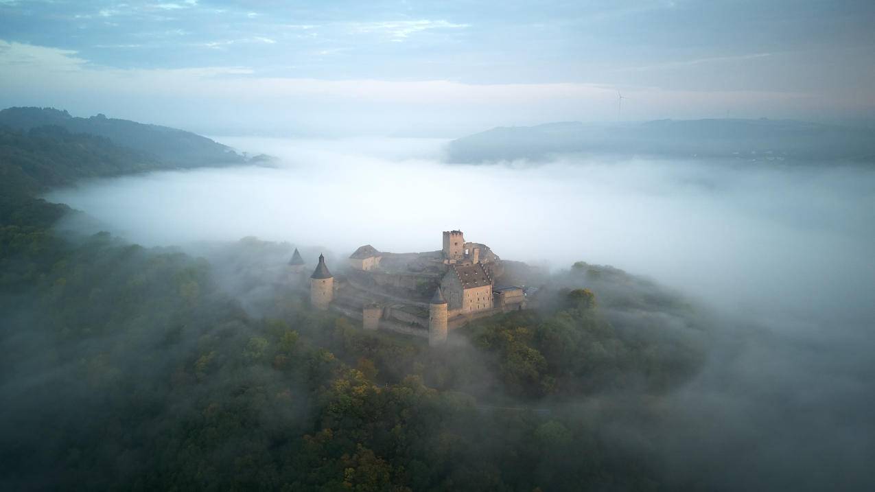 风景雾城堡4k壁纸