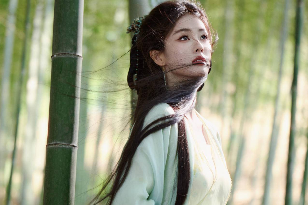 竹林古风美女白鹿4K电脑壁纸