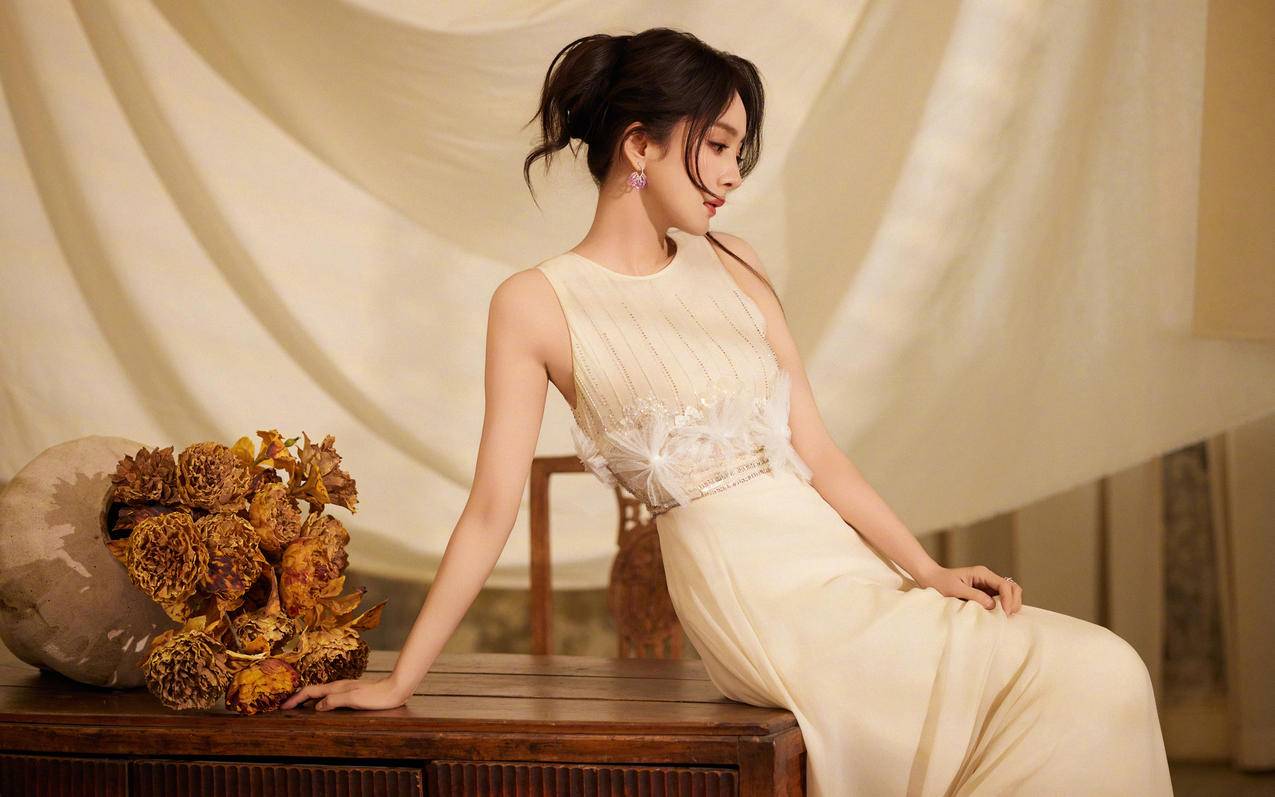 优雅长裙美女杨幂 4K壁纸 3840x2400