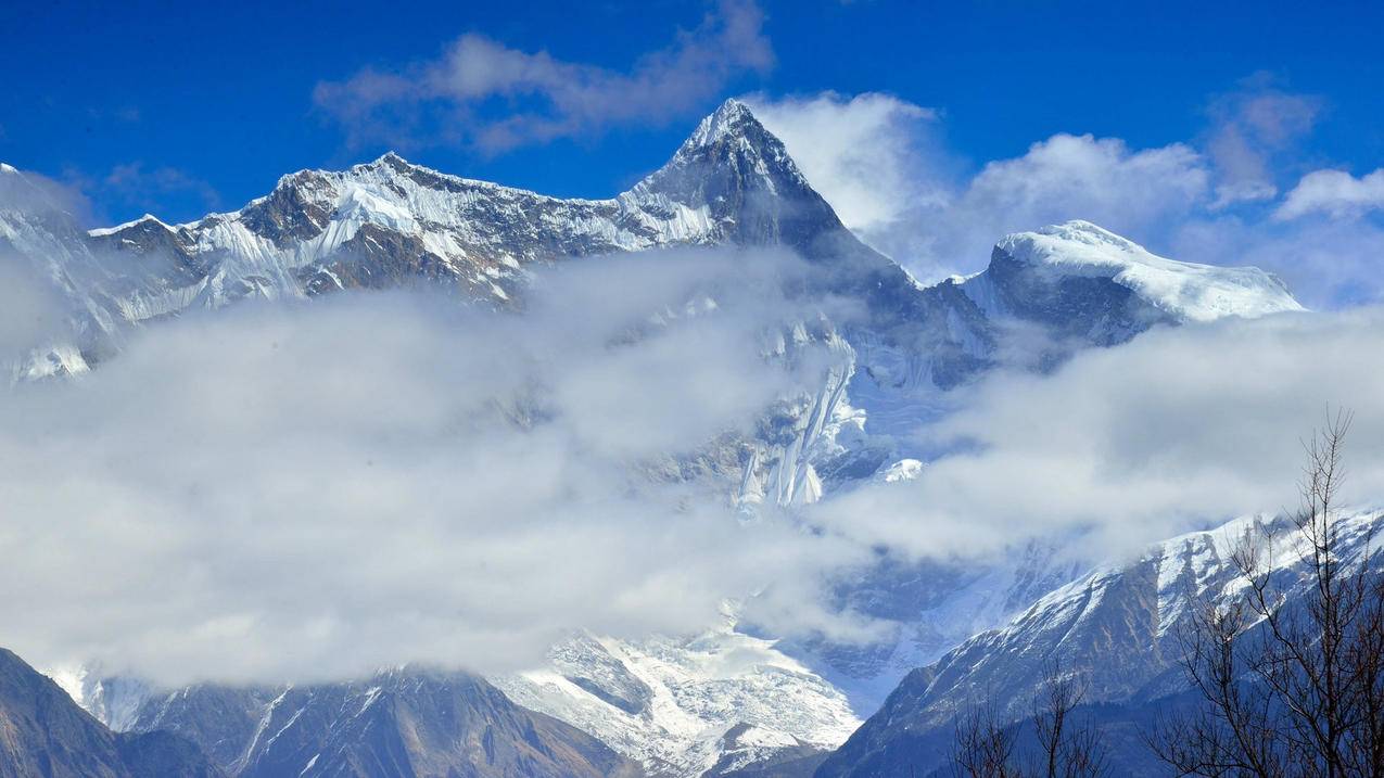 风景雪山云雾高清壁纸