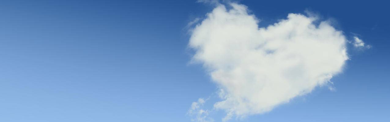 蓝天爱心云朵5120x1600带鱼屏风景壁纸