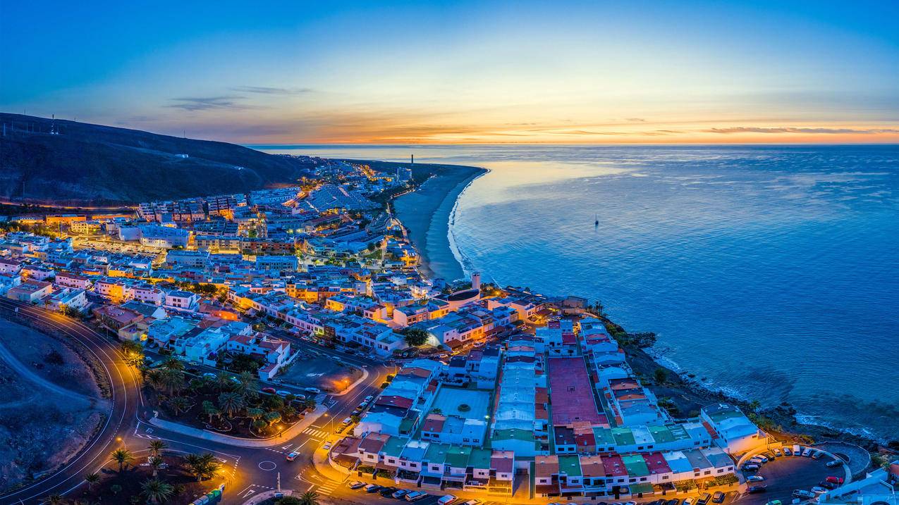 海边小镇的美丽夜景4k风景壁纸