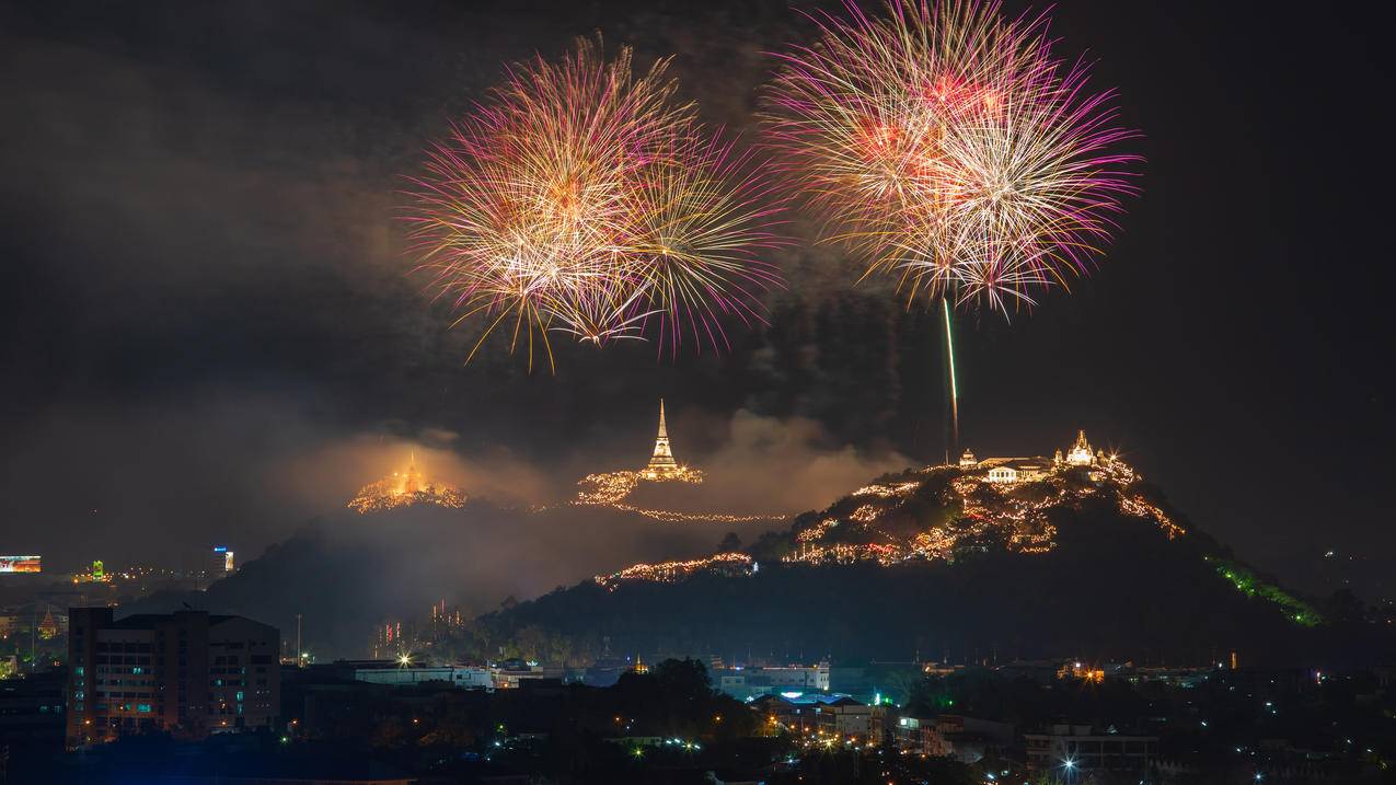 夜空上的烟花 庆祝新年电脑风景4k壁纸