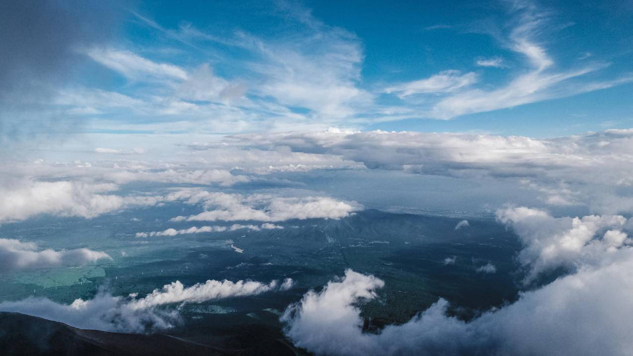 蓝天白云天空中的雾景4k图片
