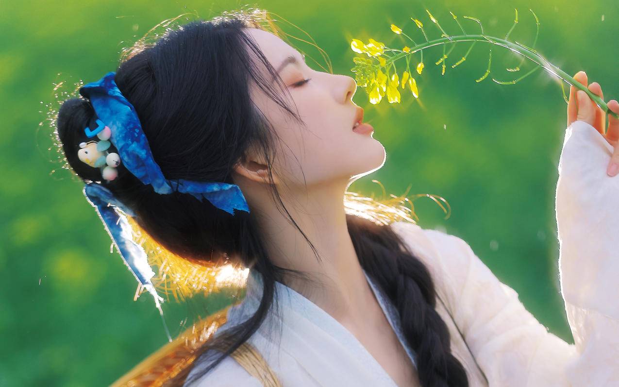 春天小黄花 清新美女 唯美闭眼 刘些宁4K壁纸3840x2400