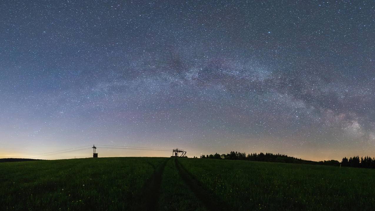 银河系全景繁星点点的天空夜晚的天空星空4k壁纸