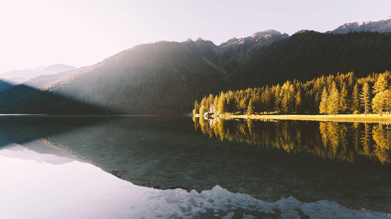 山水倒影 树林 湖泊 静止湖水 4k风景高清壁纸