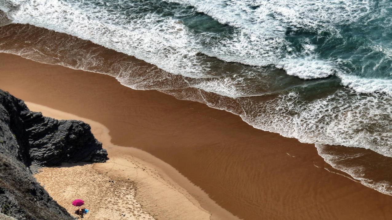 海滩海岸线风景海浪4k高清壁纸