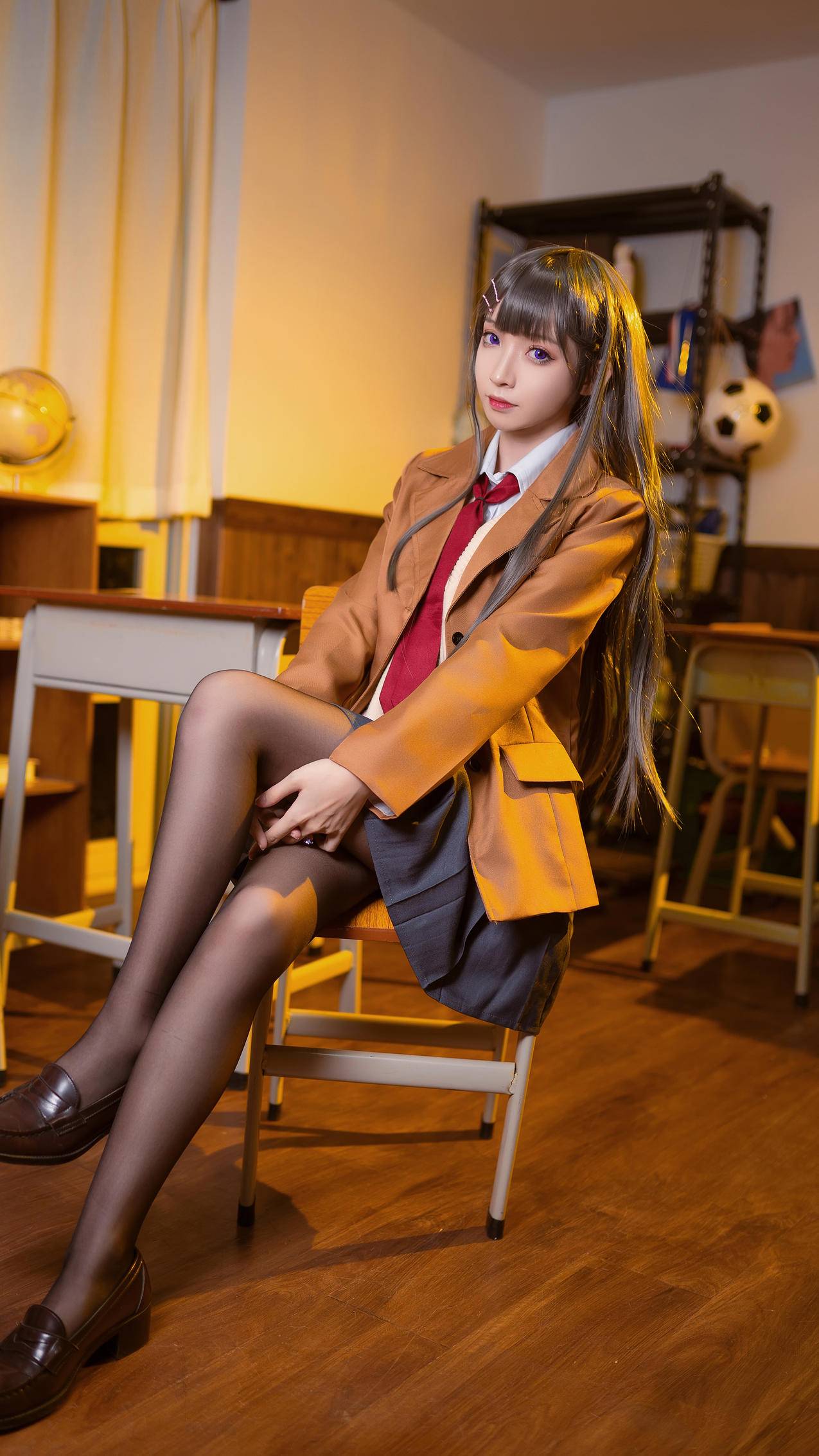 cos 制服 长发 美女 短裤 黑色丝袜 4k手机壁纸