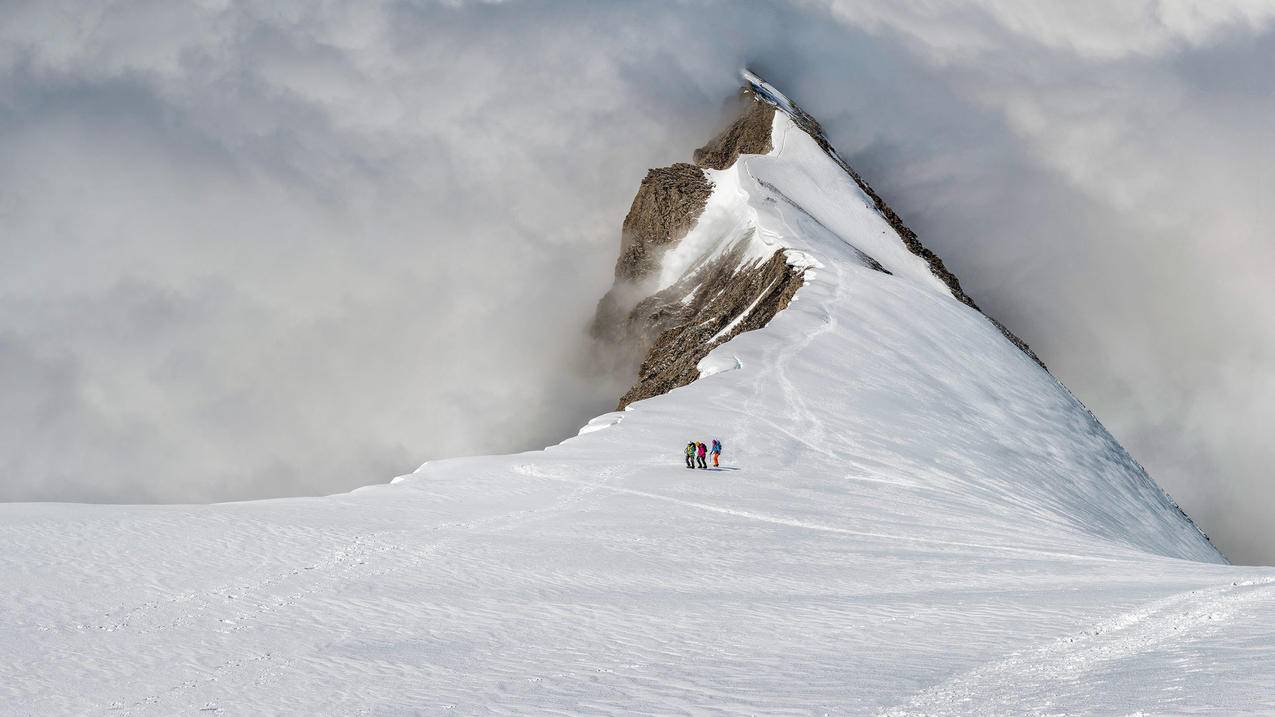 风景阿尔卑斯山登山高清壁纸