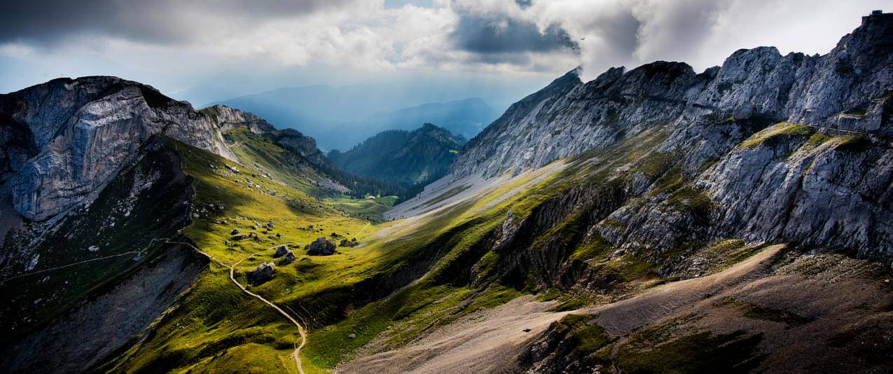 瑞士皮拉图斯山风景带鱼屏壁纸