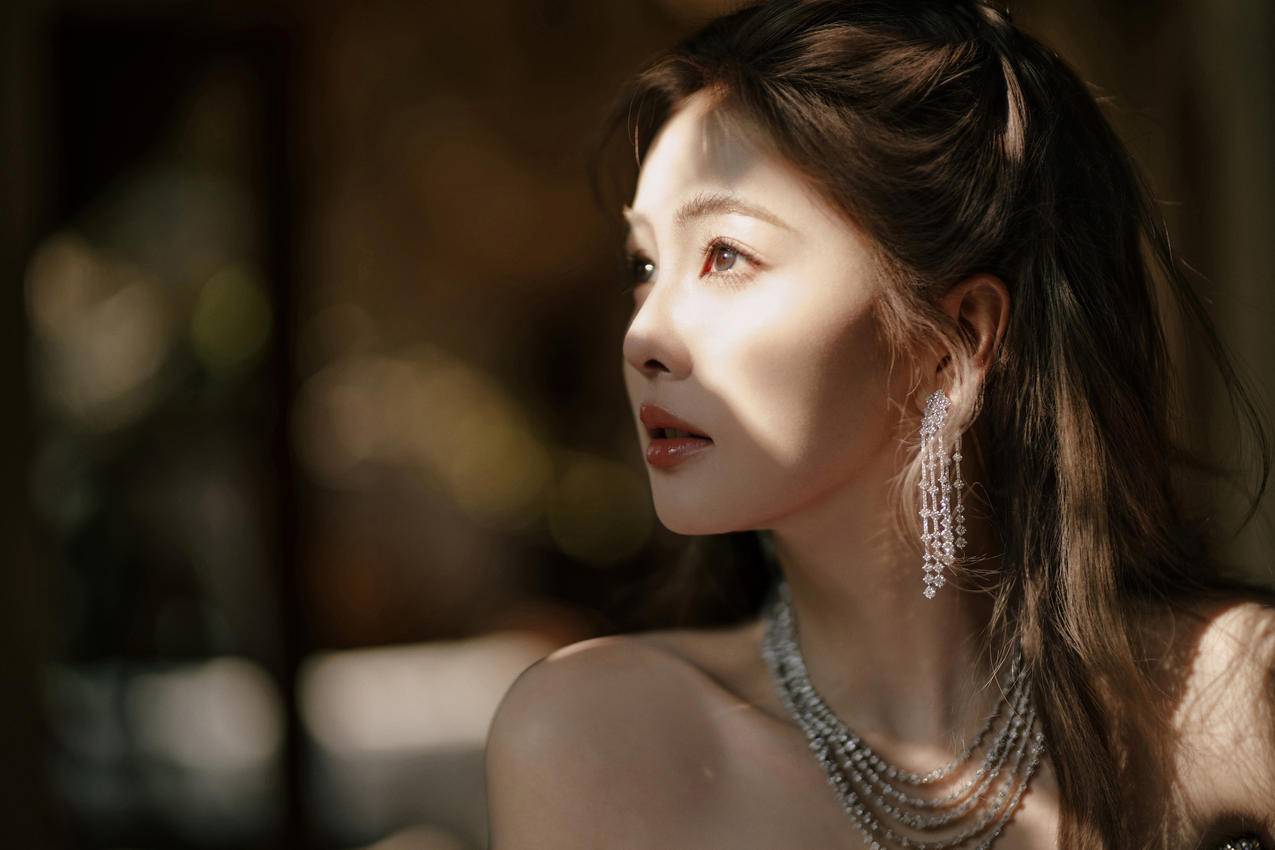 白鹿 光影美女 4k壁纸3840x2560