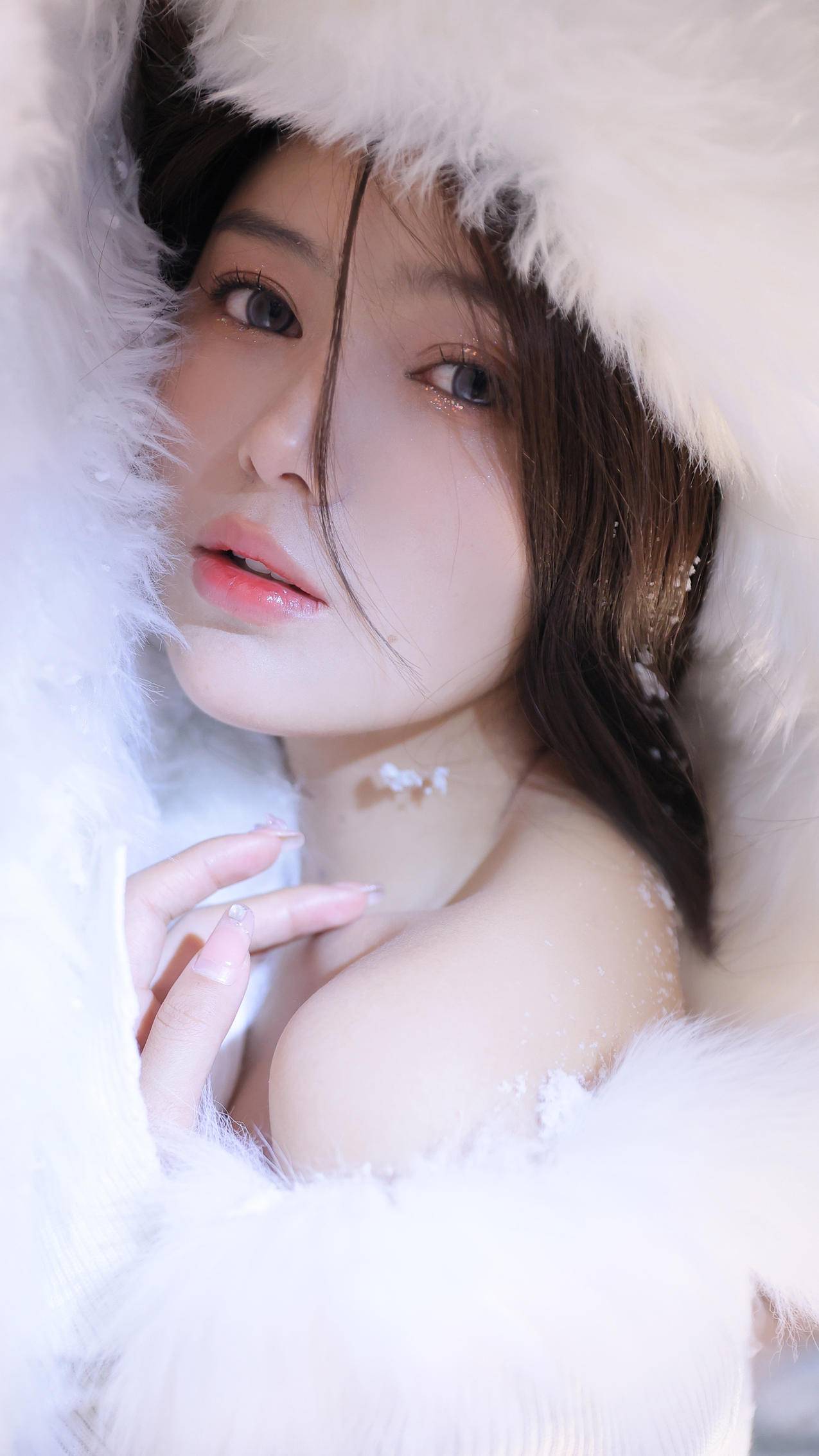 冬天 雪 干净 美女 帽子4k手机壁纸2160x3840