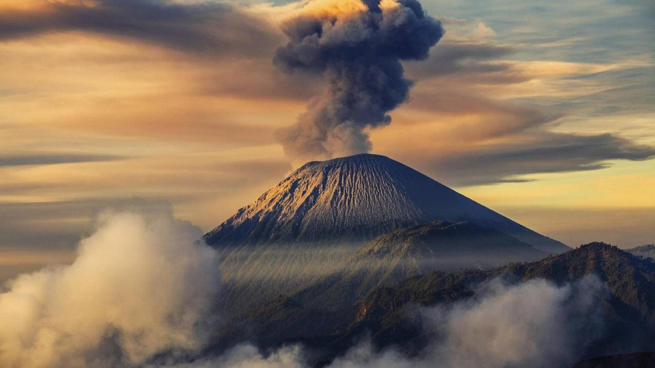 风景自然风光火山喷发高清壁纸