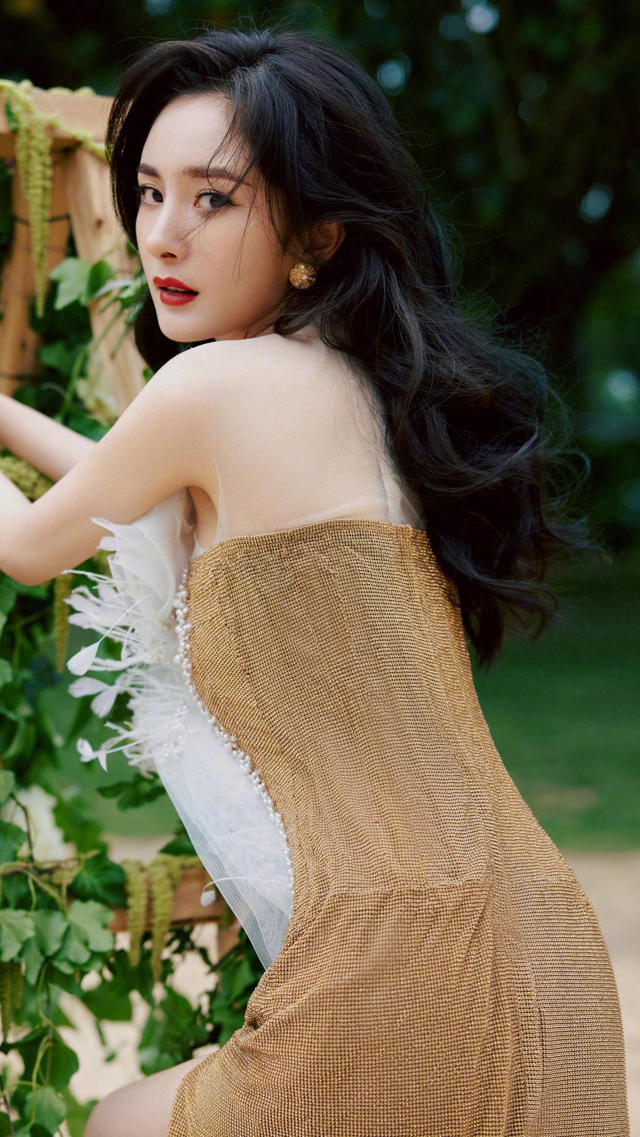 杨幂侧颜照片4k高清手机壁纸2160x3840
