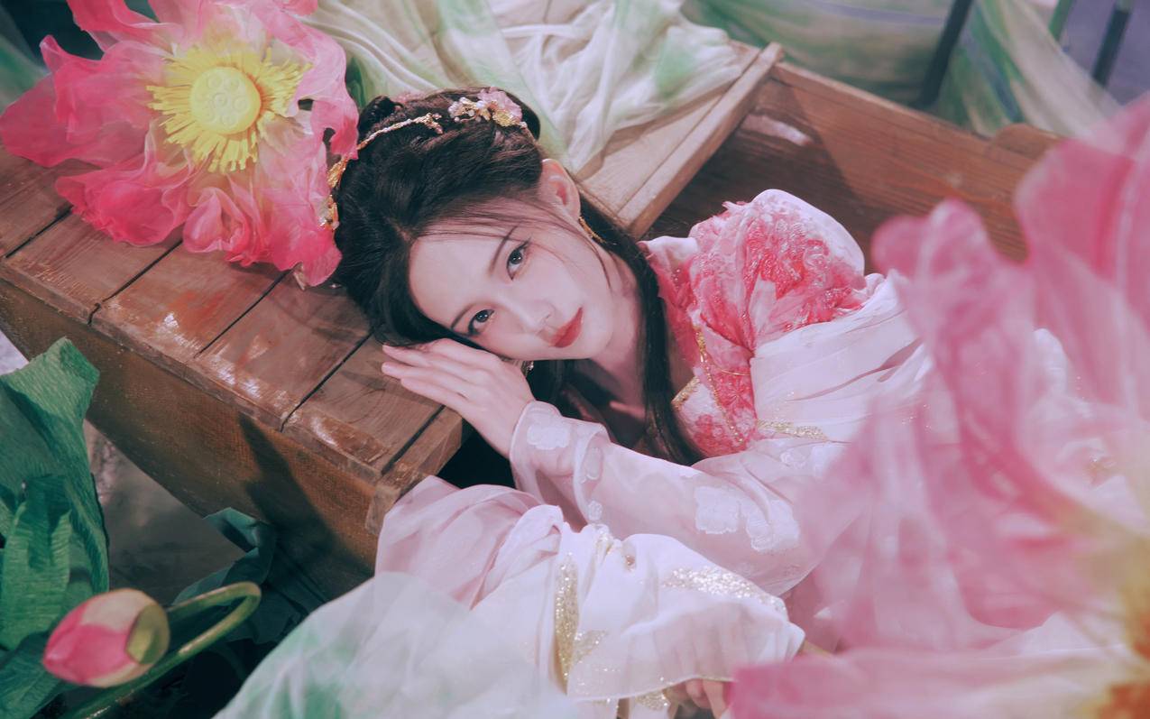 唯美 荷花 古风美女李一桐 4K高清壁纸 3840x2400