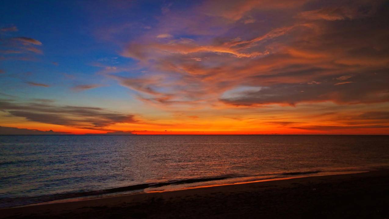 4k 火红 沙滩 夕阳 唯美 壁纸