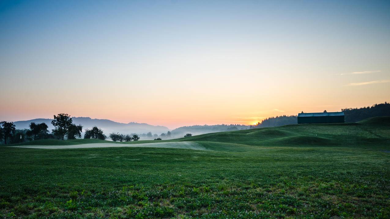 高尔夫球场日出风景4k壁纸